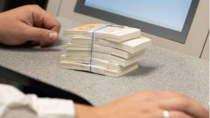 Usvojen zakon o povećanju plata i minimalne zarade