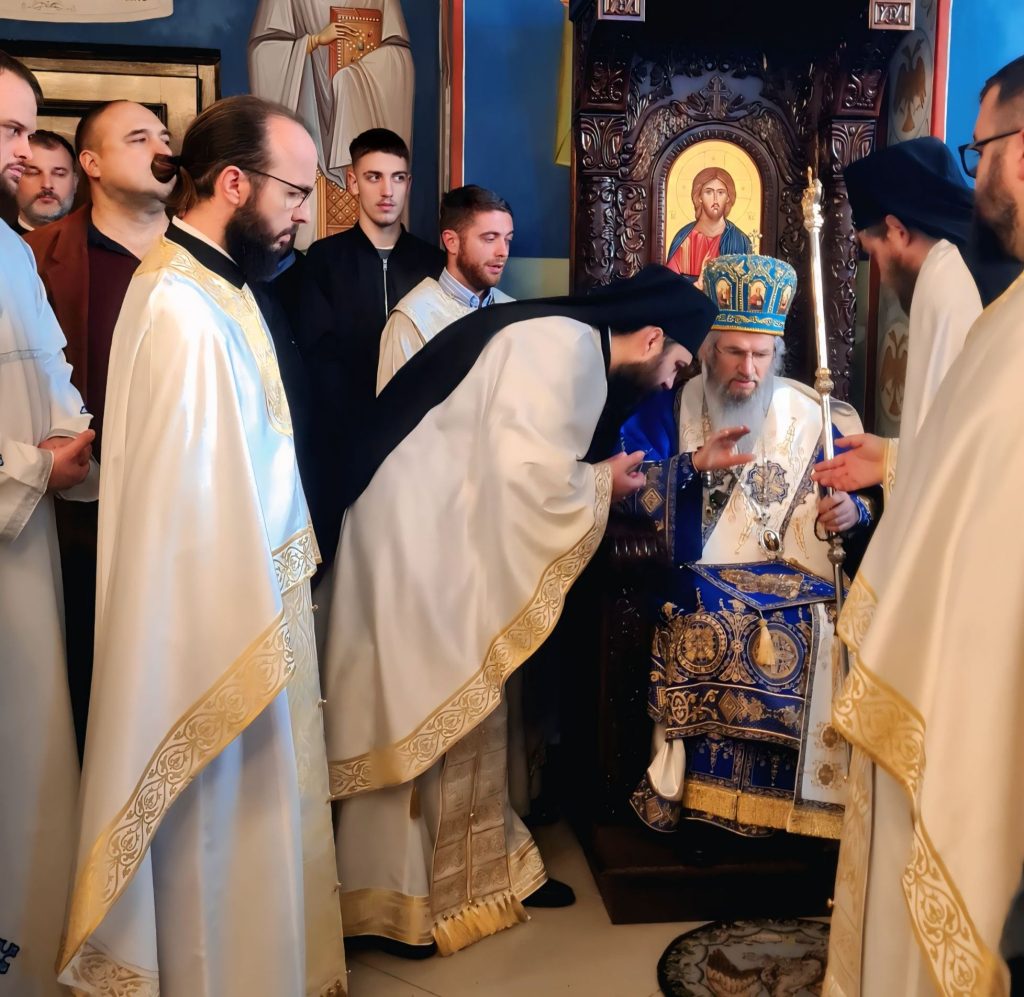 Episkop Jovan služio liturgiju u hramu Svete Petke na Koloniji u Smederevskoj Palanci 4