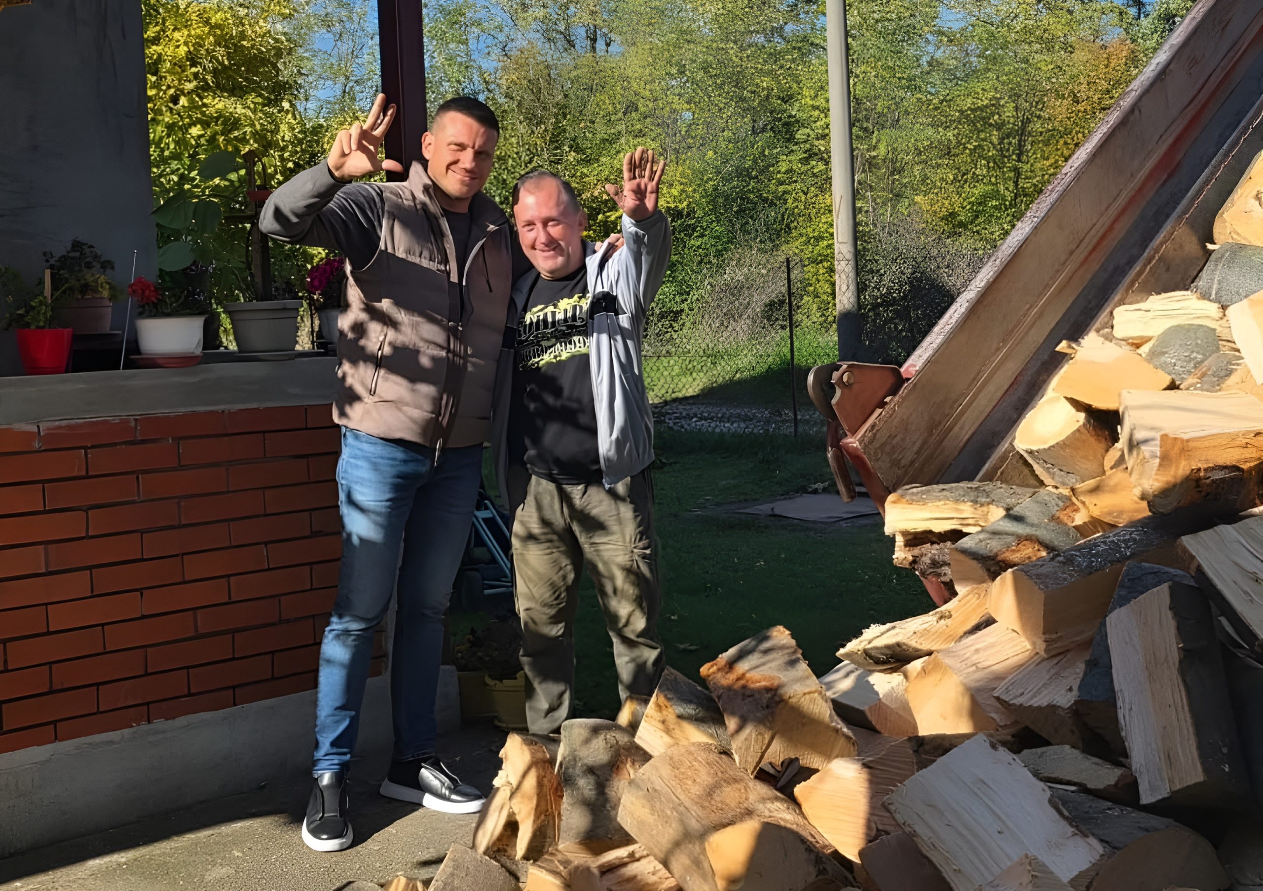 Predsednik opštine posetio borca sa Košara i uručio pomoć pred zimu 1