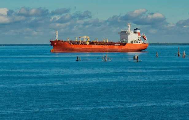 Francuske snage ukrcale ruski tanker zbog sumnje na vojne dronove<br> 1