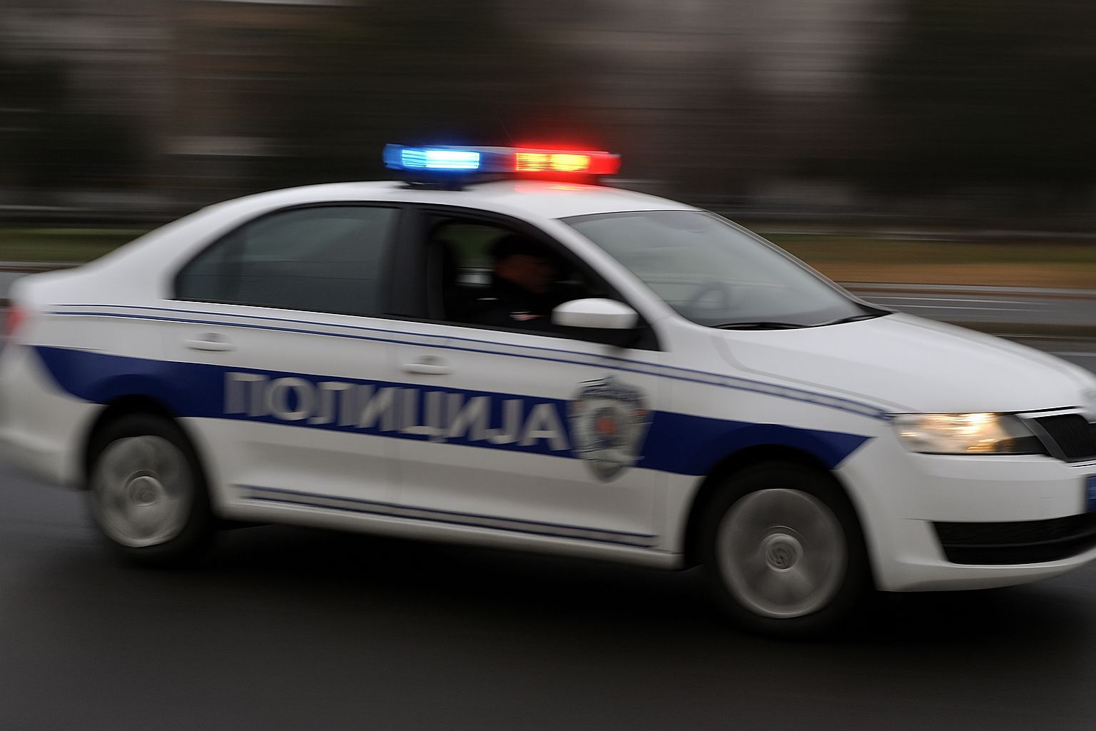 Dojave o bombama u školama širom Srbije - policija na terenu 2