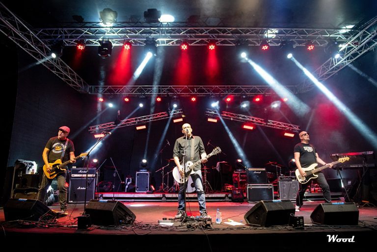 six pack live Foto  Wood RS