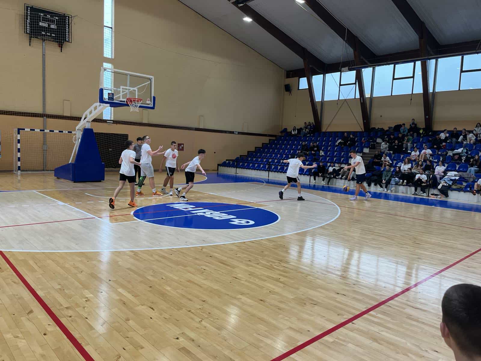 DVE SREBRNE MEDALJE ZA OŠ „OLGA MILOŠEVIĆ“ NA OPŠTINSKOM TAKMIČENJU U BASKETU 3x3 3