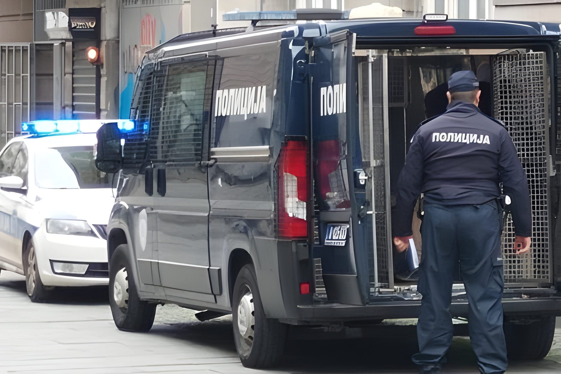 AKCIJA MUP-a: Uhapšeni zbog KRAĐE državnog ORUŽJA! 4