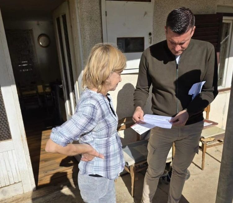 Poseta porodici Anđelković u Donjem gradu i pomoć za predstojeću zimu<br> 3