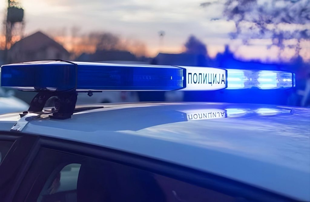 Devojka (24) nožem napala policajca, policajac pucao i ranio je u centru Beograda 2