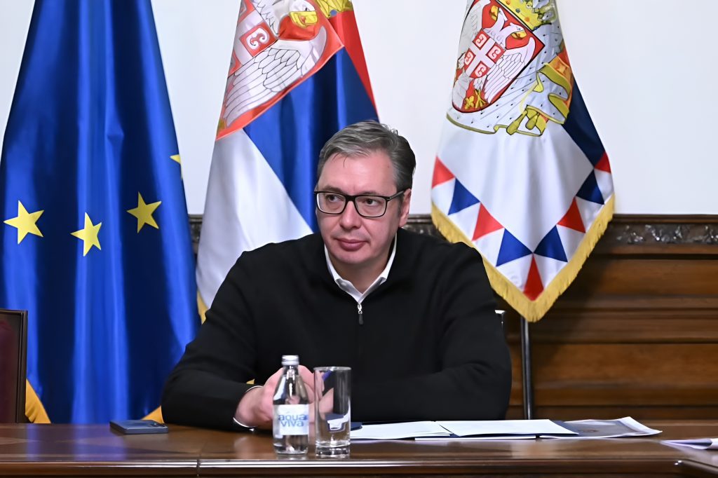 Aleksandar Vučić proglasio ubedljivu pobedu SNS-a: "Srbija ne sme da stane" osvojila apsolutnu većinu 2
