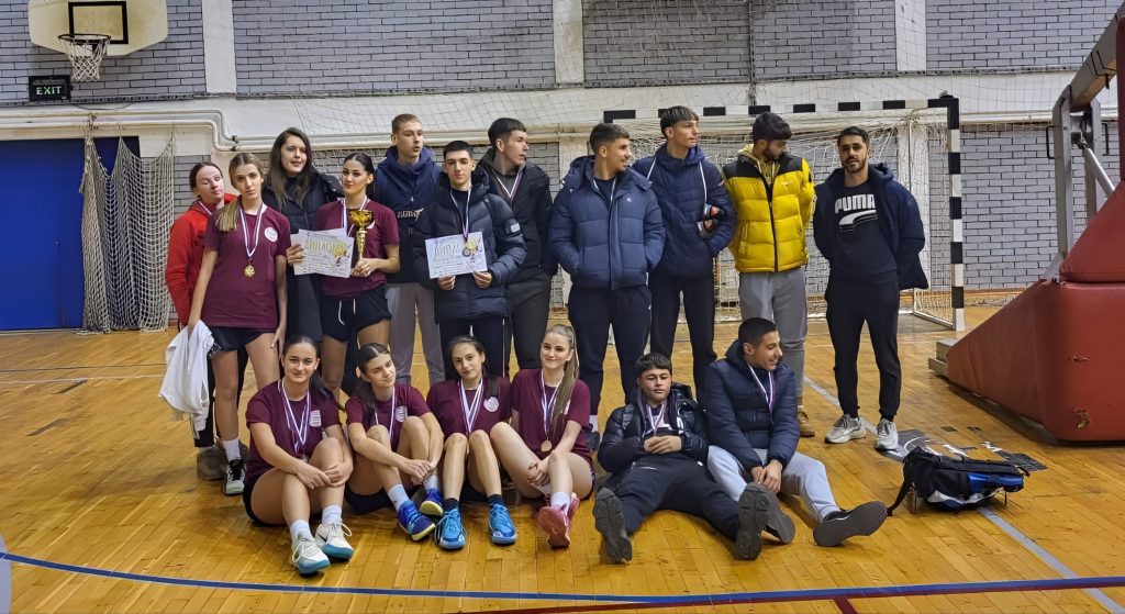 KOŠARKAŠICE PALANAČKE GIMNAZIJE ŠAMPIONKE OKRUGA 2