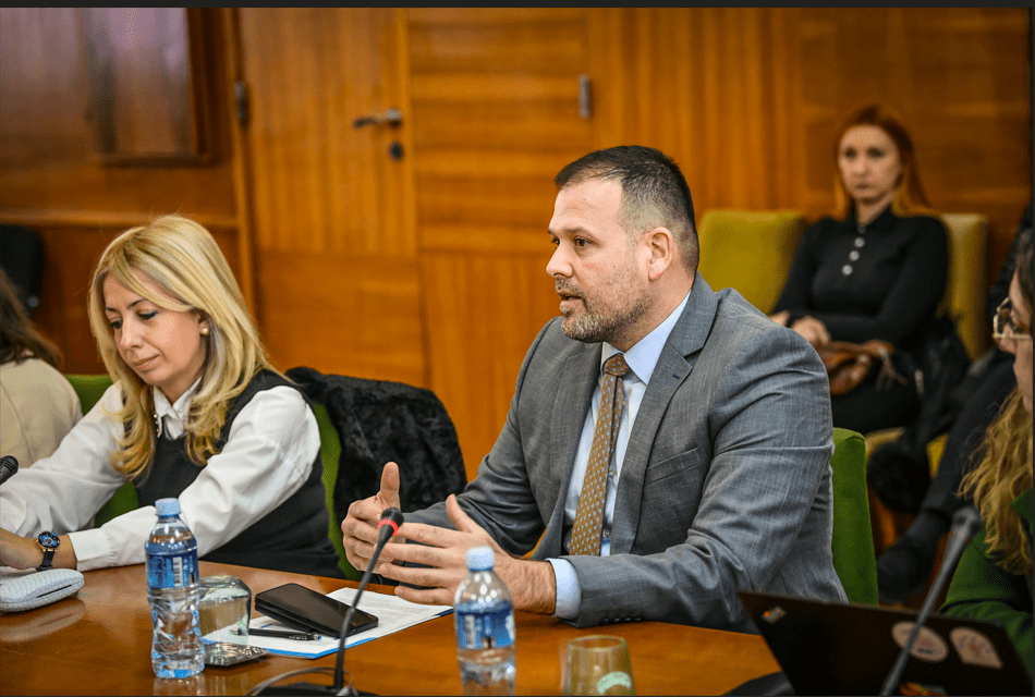 DIREKTOR ŠKOLE OLGA MILOŠEVIĆ NA PREDSTAVLJANJU IZVEŠTAJA ZAŠTITNIKA GRAĐANA 2