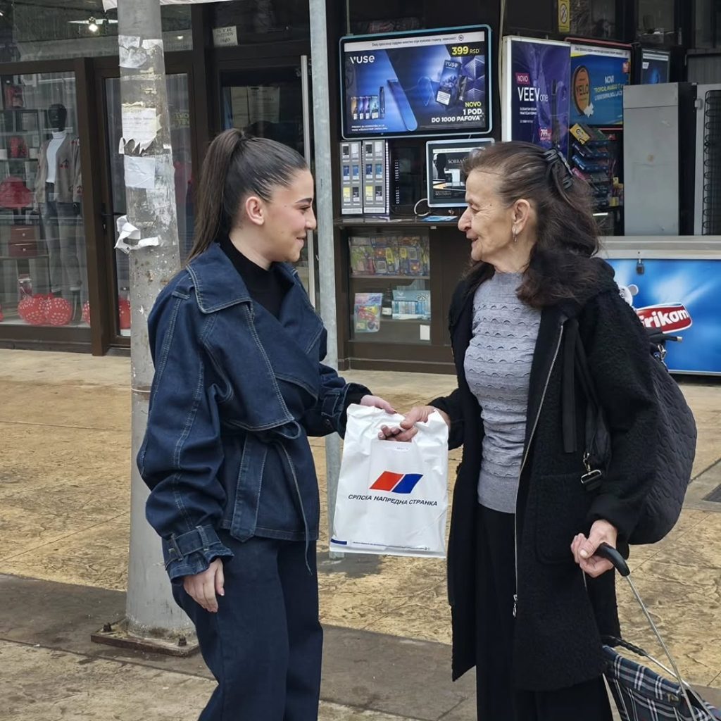 OTVORENO SA GRAĐANIMA PALANKE Naprednjaci na štandovima predstavili planove za budućnost - Palanka info