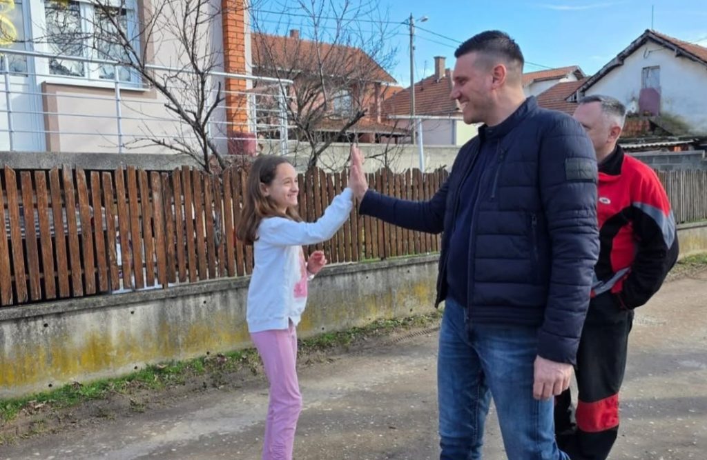 NIKOLA VUČEN SA GRAĐANIMA: Rekonstrukcija Ulice Filipa Višnjića dokaz našeg posvećenog rada 2