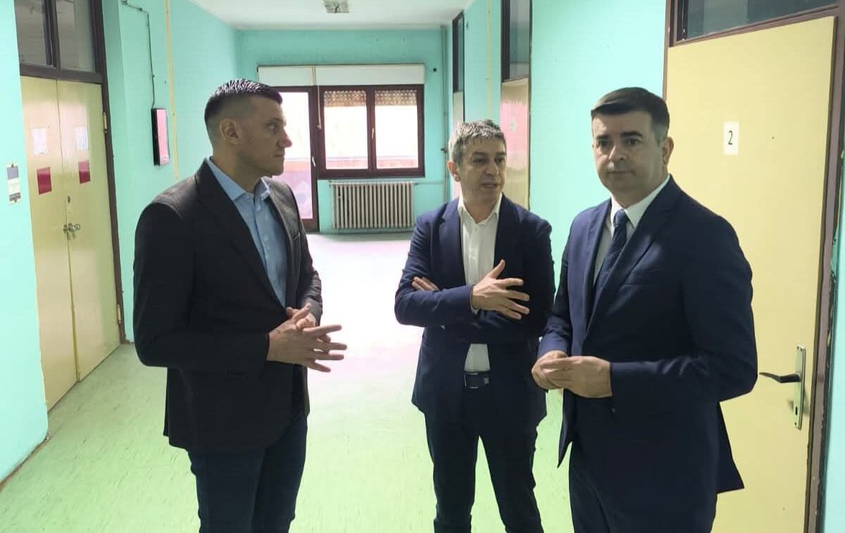 Državna podrška palanačkom zdravstvu: Mirsad Đerlek u poseti bolnici „Stefan Visoki” 1