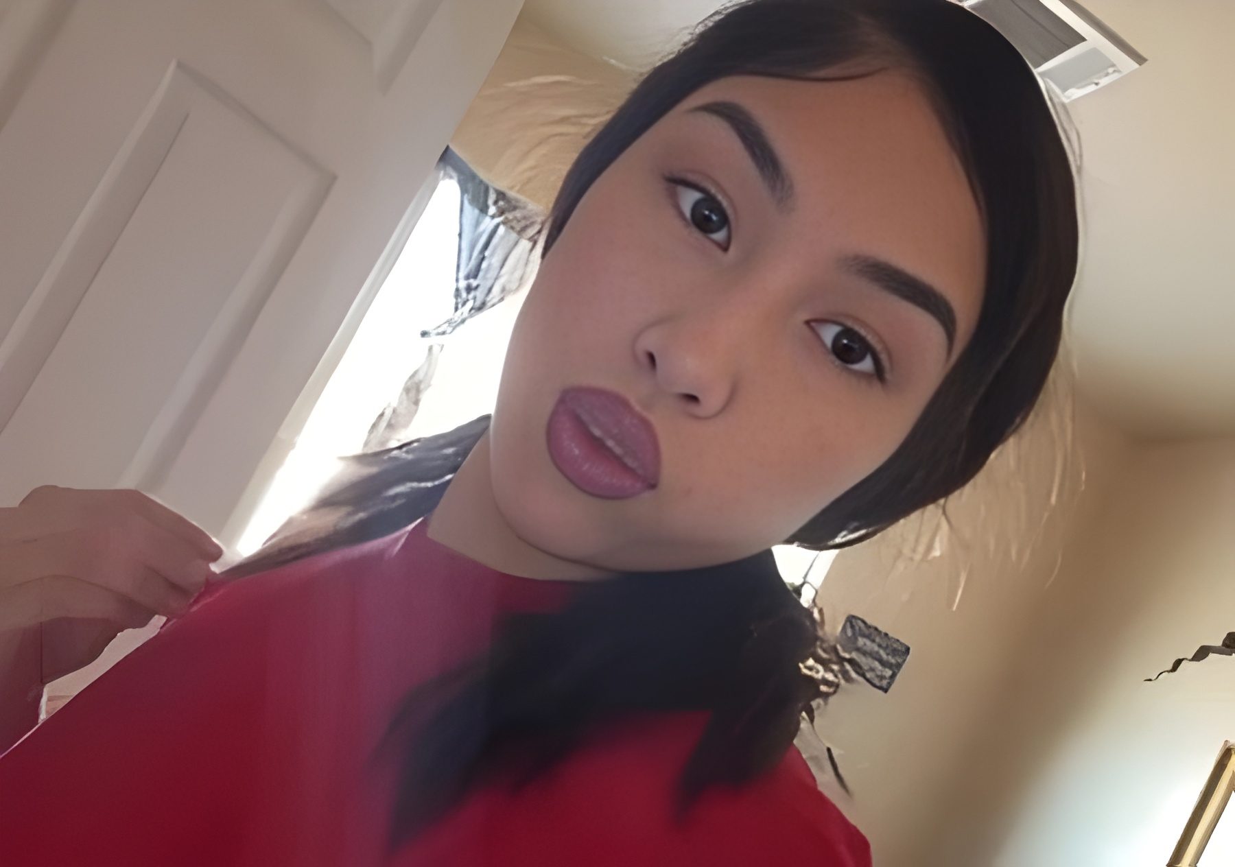 TRAGEDIJA KOJA JE ŠOKIRALA SVET: Ostavila bebu u vrelom automobilu da bi otišla na povećanje usana, dečak (1) preminuo u mukama 1