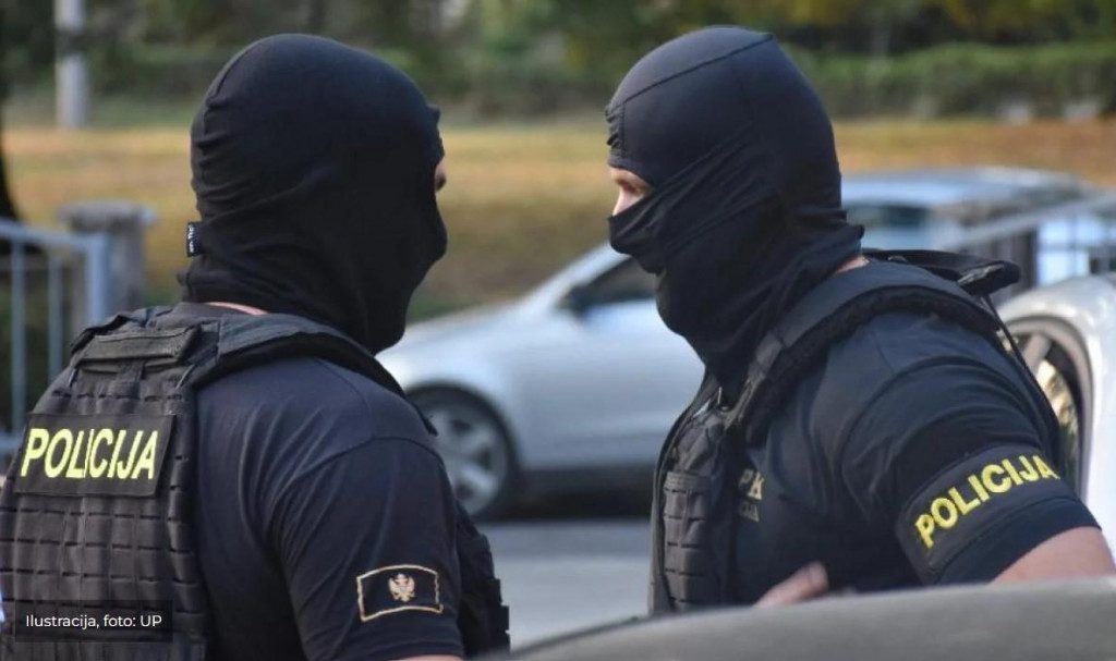 Velika policijska akcija u Kotoru, pretresi imovine povezane sa Radojem Zvicerom 1