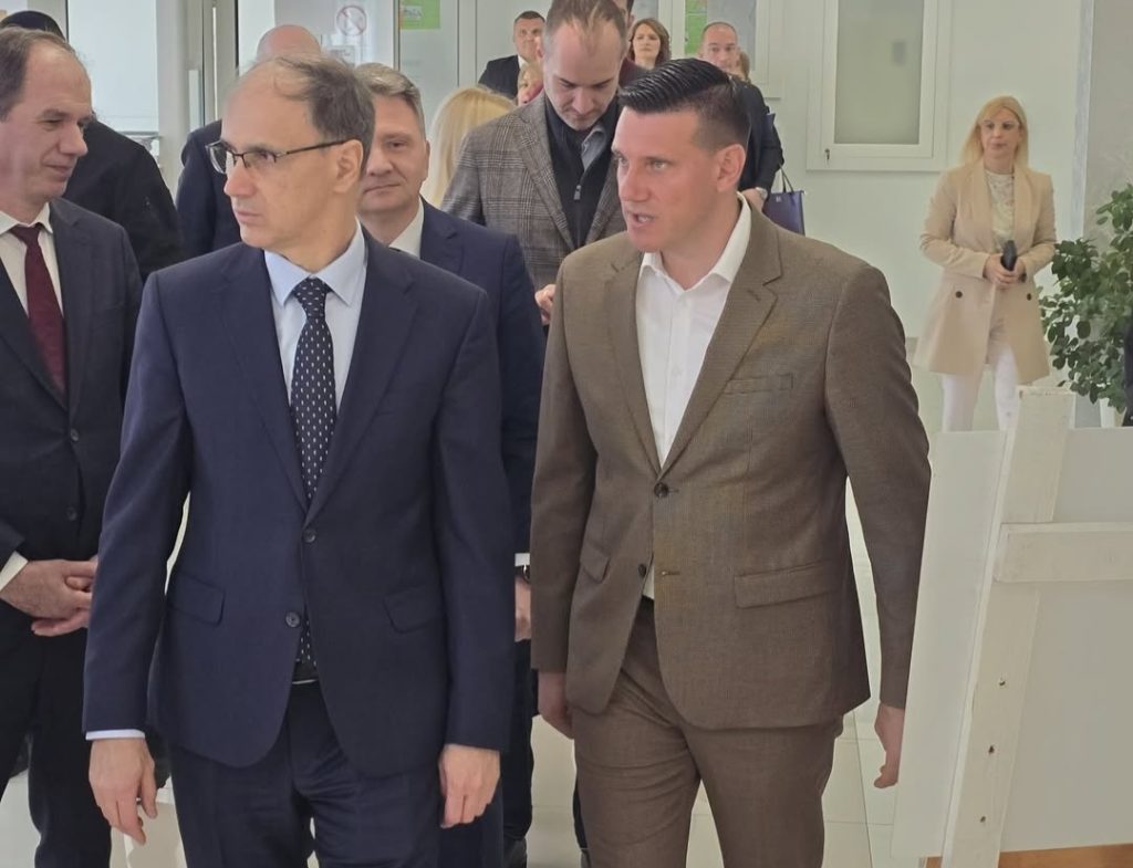 Premijer Đuro Macut u radnoj poseti Smederevskoj Palanci: Fokus na digitalizaciji, zdravstvu i bezbednosti dece - Palanka info