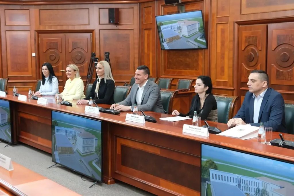 ISTORIJSKI DAN ZA SMEDEREVSKU PALANKU: POTPISAN DOKUMENT KOJI PALANAČKOJ GIMNAZIJI DONOSI NOVO LICE - Palanka info