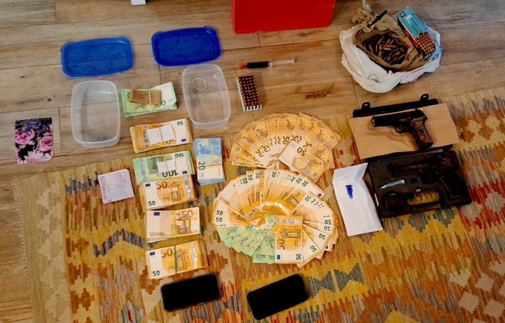 PAO TRANSPORTNI KLAN: ŠVERCOVALI VIŠE OD TONE DROGE ŠIROM EVROPE, POLICIJA ODUZELA STAN OD POLA MILIONA EVRA - Palanka info