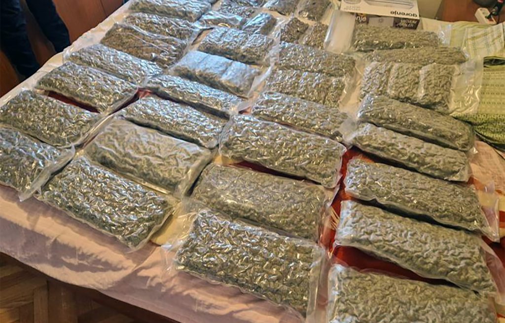 Hapšenje zbog neovlašćene proizvodnje droge: Otkrivene dve laboratorije kod Subotice - Palanka info Hapšenje zbog neovlašćene proizvodnje droge: Otkrivene dve laboratorije kod Subotice - Palanka info