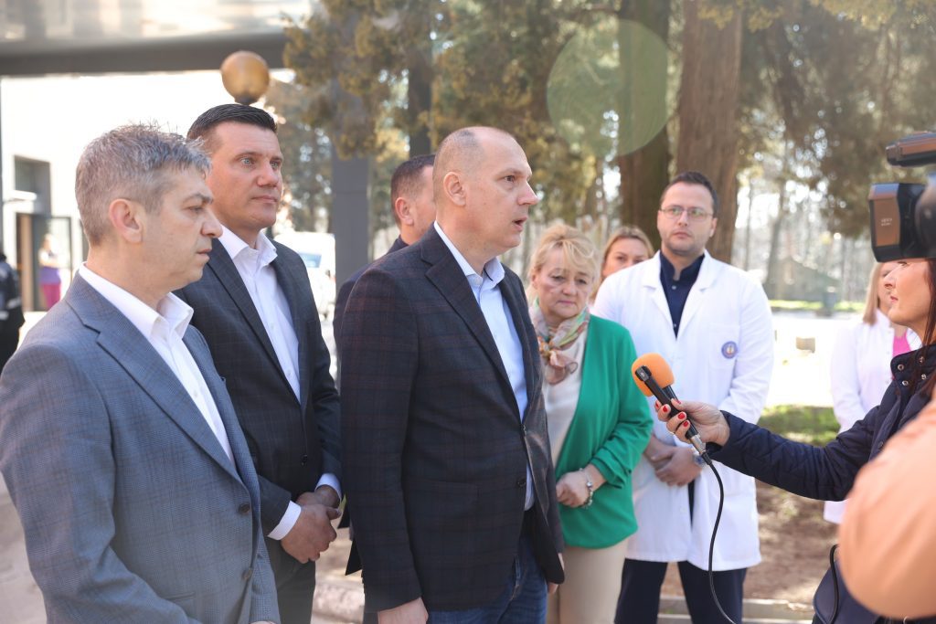 BOLNICA ZA PONOS: ZLATIBOR LONČAR I NIKOLA VUČEN NAJAVILI PROJEKAT VREDAN 60 MILIONA EVRA! - Palanka info BOLNICA ZA PONOS: ZLATIBOR LONČAR I NIKOLA VUČEN NAJAVILI PROJEKAT VREDAN 60 MILIONA EVRA! - Palanka info