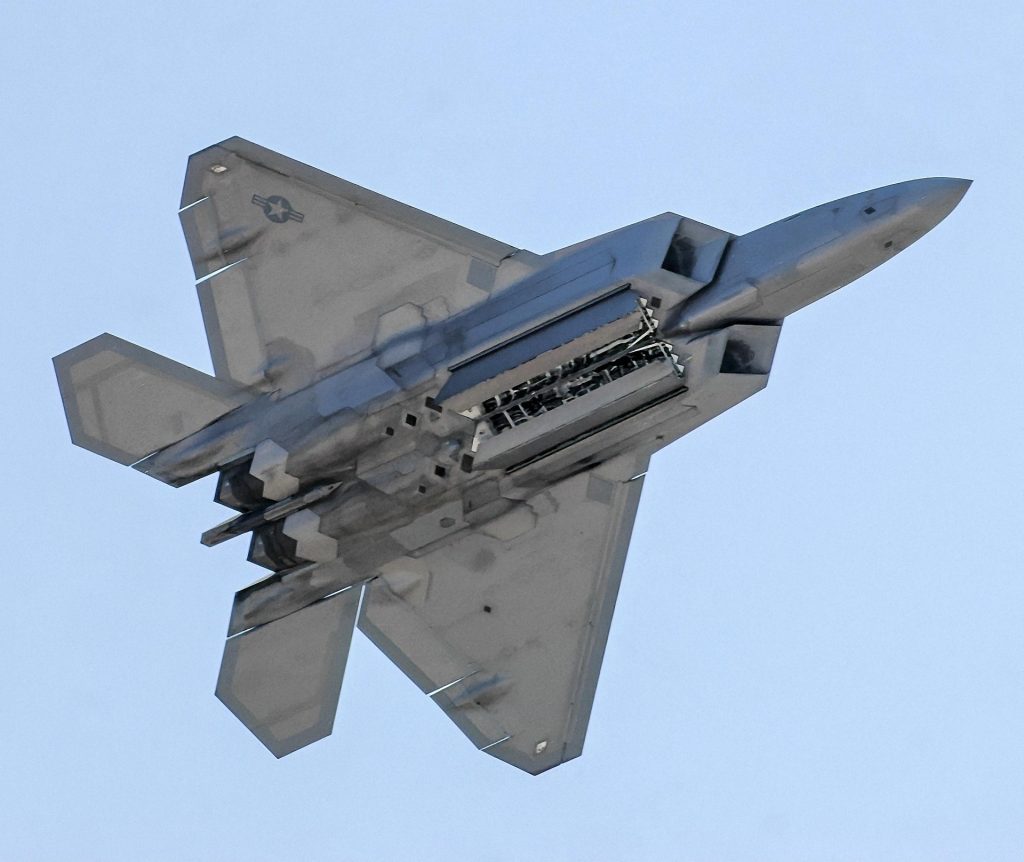 RAT NA BLISKOM ISTOKU UŠAO U NOVU FAZU: Iran napao Dubai i Abu Dabi, sirene odjekuju širom emirata - Palanka info