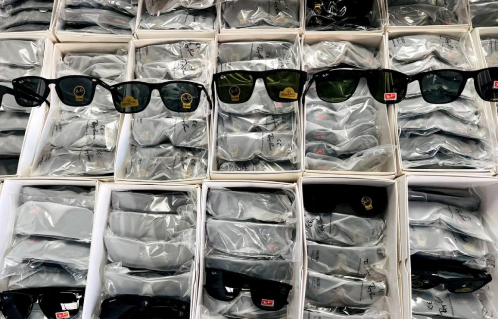 Zaplenjena velika količina falsifikovane robe: Krivične prijave za nedozvoljenu trgovinu - Palanka info Zaplenjena velika količina falsifikovane robe: Krivične prijave za nedozvoljenu trgovinu - Palanka info