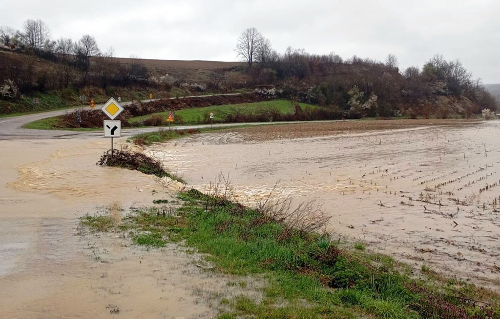 Pripadnici Sektora za vanredne situacije na terenu zbog intenzivnih padavina - Palanka info