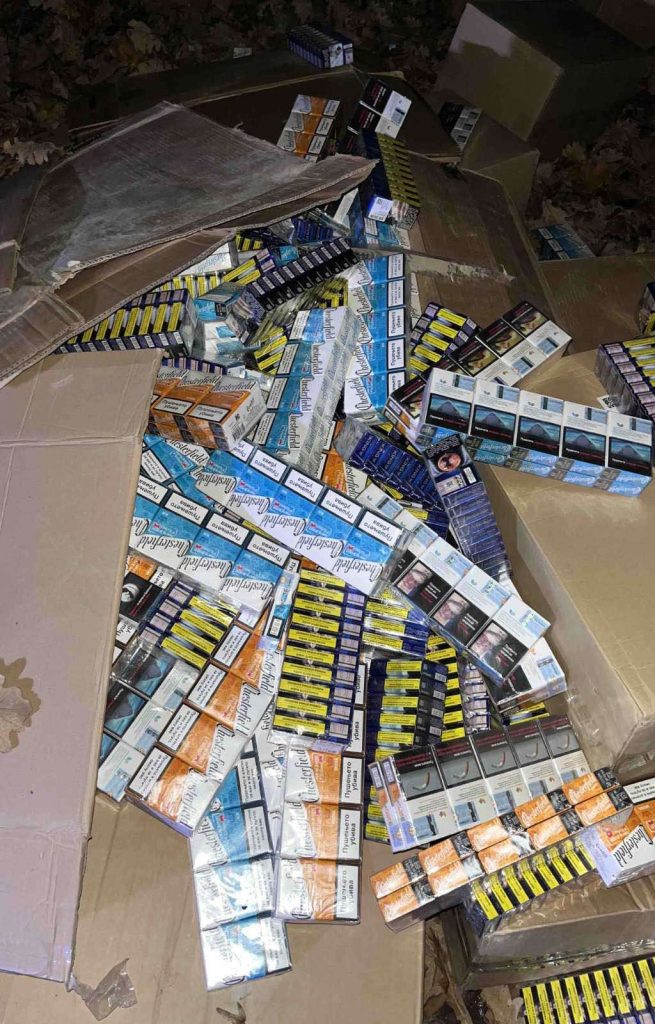 Hapšenje kod Kraljeva: Pokušao da probije blokadu sa 3.000 boksova cigareta - Palanka info Hapšenje kod Kraljeva: Pokušao da probije blokadu sa 3.000 boksova cigareta - Palanka info