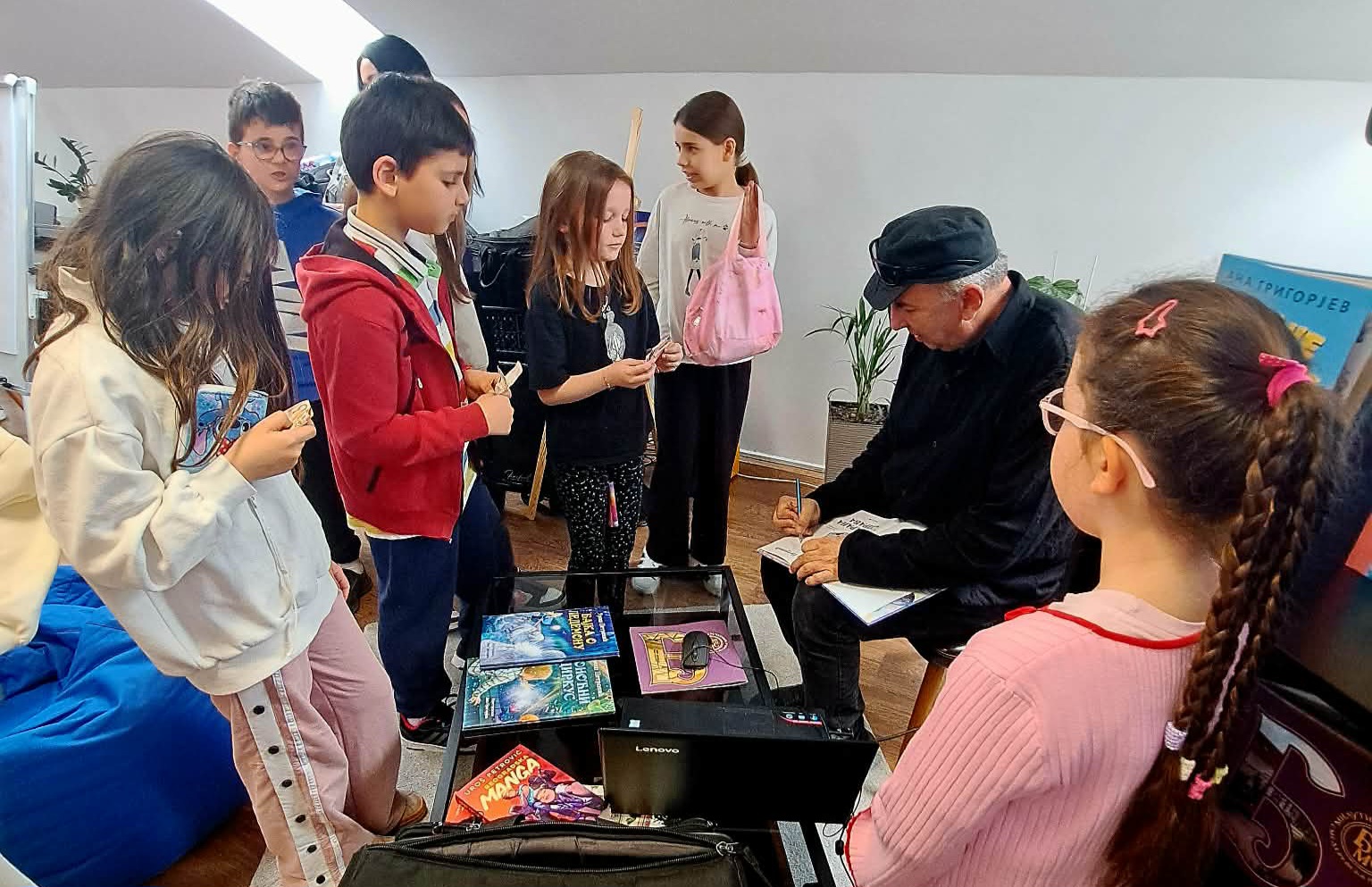 KADA MAŠTA OŽIVI: UČENICI ŠKOLE „OLGA MILOŠEVIĆ“ SA UROŠEM PETROVIĆEM I ANOM GRIGORIJEV - Palanka info