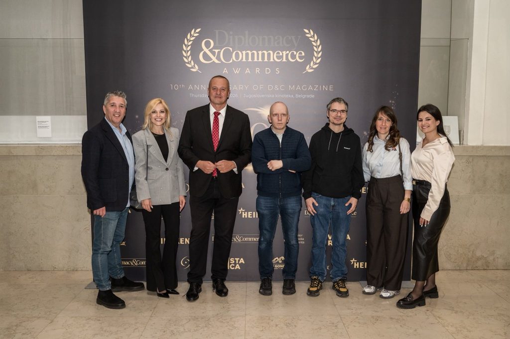 Er Srbija nagrađena za inovativni projekat „Uniforme dobijaju novu svrhu“ - Palanka info