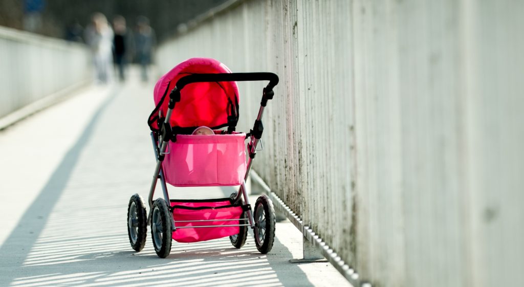 UŽAS U BEOGRADU: Beba stara svega mesec dana teško povređena nakon pada iz kolica - Palanka info