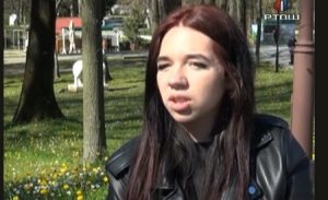 DRAMA U AUTOBUSU 493: ŽENA PALA U NESVEST NASRED autobusa, TEODORA (17) JOJ SPASILA ŽIVOT DOK SU OSTALI SAMO POSMATRALI - Palanka info - Palanka info