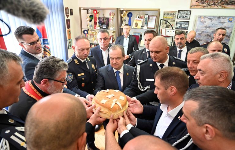 Ministar Dačić na obeležavanju krsne slave Policijske brigade i pomenu poginulim herojima - Palanka info