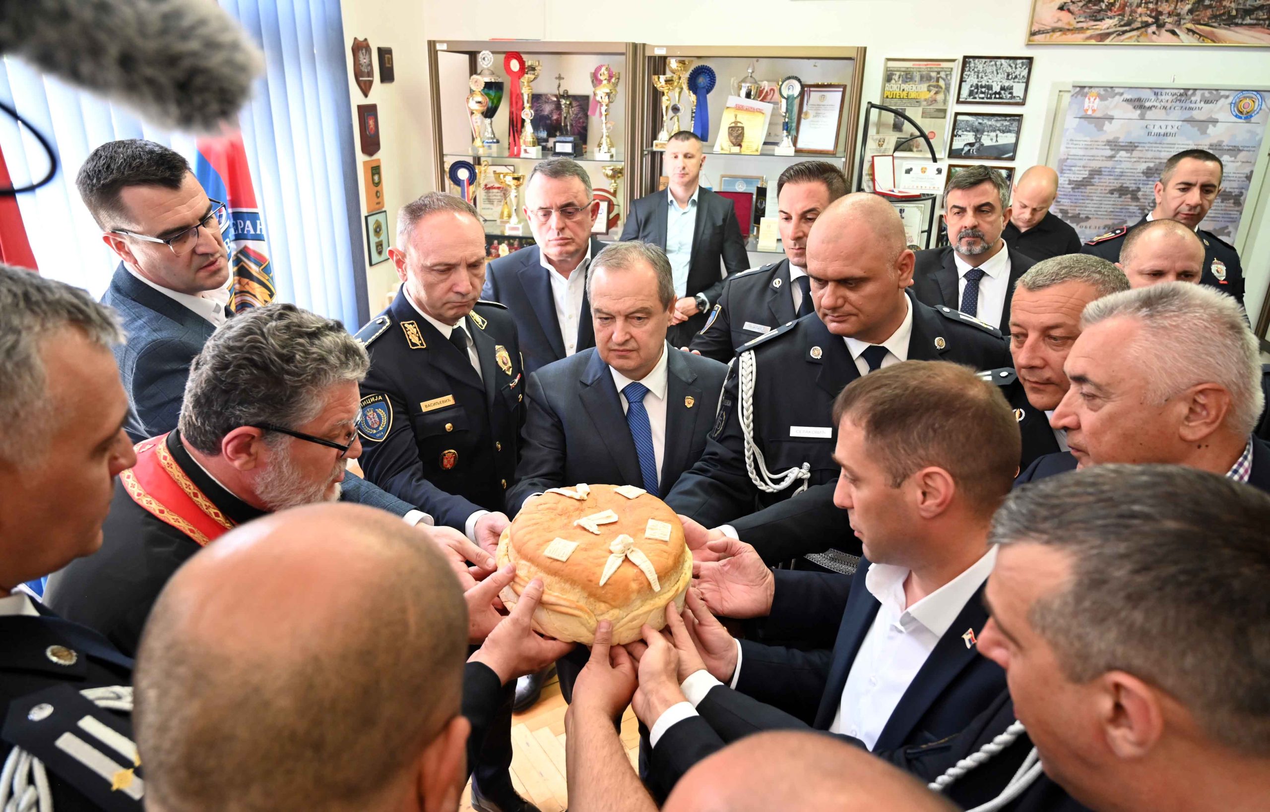 Ministar Dačić na obeležavanju krsne slave Policijske brigade i pomenu poginulim herojima - Palanka info