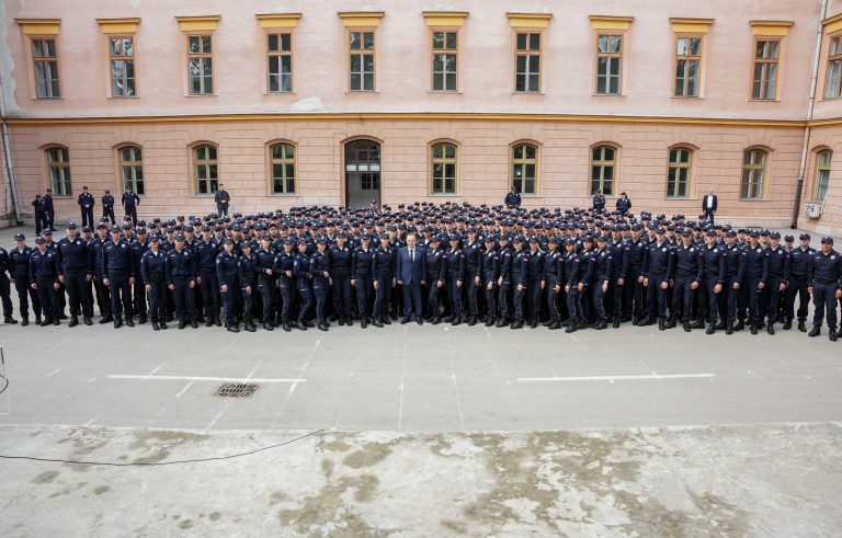 Dačić u Sremskoj Kamenici: Časno nosite uniformu i budite oslonac svom narodu - Palanka info