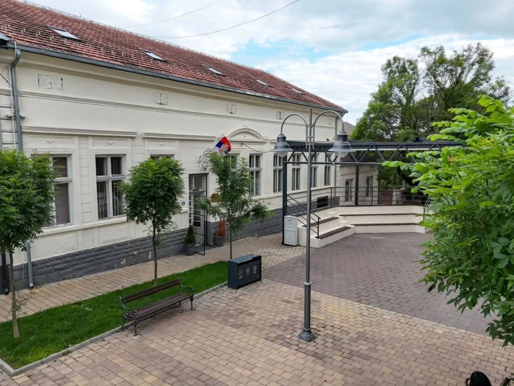 „Biblioteka zove - talenti odgovaraju“: Veče posvećeno mladim i kreativnim stvaraocima - Palanka info - Palanka info