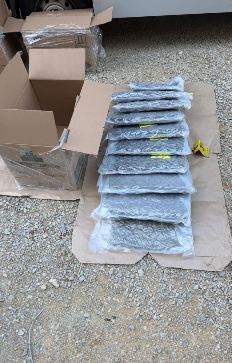 ZAPLENJENO 36 KILOGRAMA MARIHUANE U KRNJAČI UHAPŠENE TRI OSOBE - Palanka info ZAPLENJENO 36 KILOGRAMA MARIHUANE U KRNJAČI UHAPŠENE TRI OSOBE - Palanka info