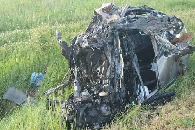 TRAGEDIJA NA IBARSKOJ: POTPUNO UNIŠTEN AUTOMOBIL, MLADIĆ POGINUO NA LICU MESTA - Palanka info