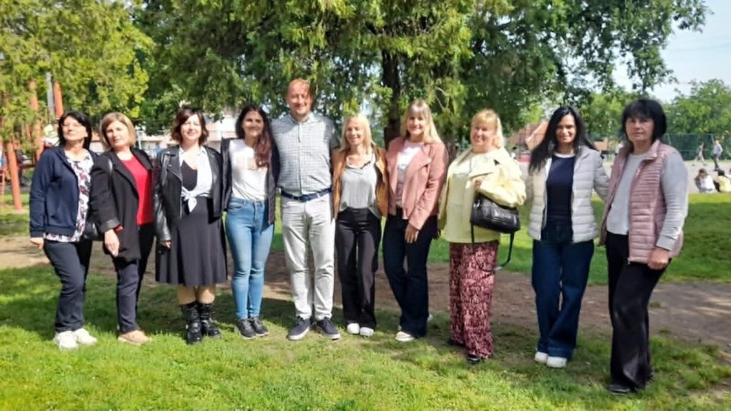 Baci nešto lepo: Učenici OŠ Olga Milošević u akciji za spas pčela - Palanka info Baci nešto lepo: Učenici OŠ Olga Milošević u akciji za spas pčela - Palanka info