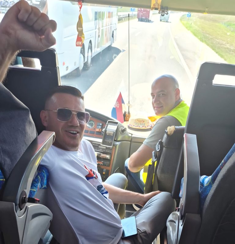 VELIČANSTVEN PRIZOR: PALANAČKI NAPREDNJACI NA ČELU SA NIKOLOM VUČENOM KRENULI NA SKUP U BEOGRAD - Palanka info
