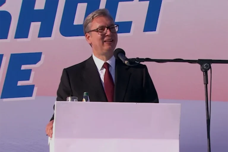 VUČIĆ SNAŽNOM PORUKOM ODUŠEVIO GRAĐANE: "Mi smo jedna porodica, mi smo Srbija!" - Palanka info