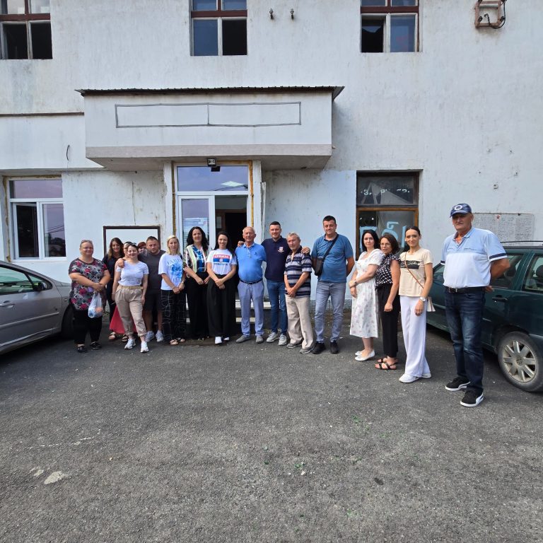 PREDSEDNIK OO SNS NIKOLA VUČEN POSETIO DOM PENZIONERA U SELEVCU - Palanka info