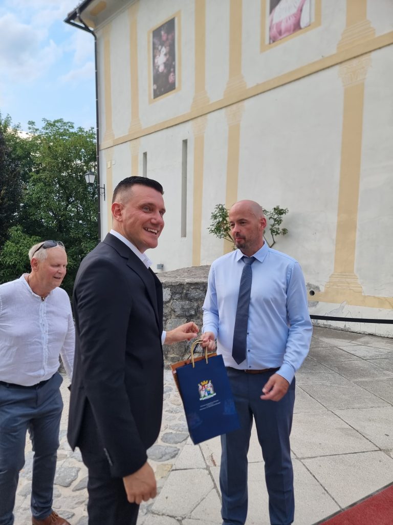 NIKOLA VUČEN U ŠKOFJOJ LOKI: Smederevska Palanka deli radost opštinskog praznika sa bratskim gradom - Palanka info