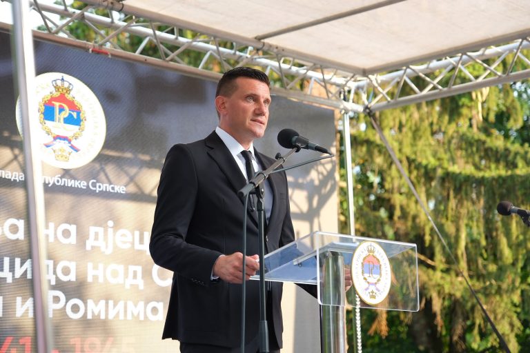 SVETI ZAVET I ISTORIJSKA ODGOVORNOST: Nikola Vučen kao izaslanik predsednika Vučića položio venac na spomen-kosturnicu u Gornjem Jelovcu - Palanka info