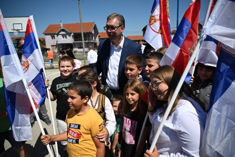 PREDSEDNIK VUČIĆ U OBILASKU SINKOVCA: "Slušamo građane, gradimo ono što im je najpotrebnije za bolji život" - Palanka info