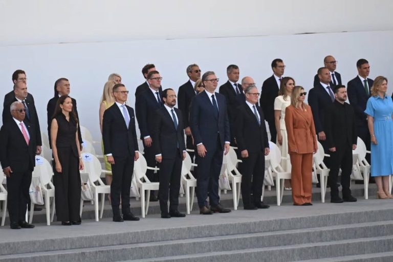 PREDSEDNIK VUČIĆ U PRVOM REDU U PARIZU: Velika čast za Srbiju na proslavi Nacionalnog praznika Francuske - Palanka info