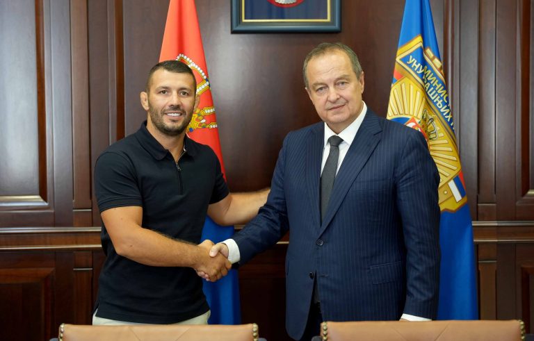 JAČANJE SPORTSKOG DUHA I PROFESIONALIZMA U POLICIJI: Ivica Dačić i Davor Štefanek dogovorili nastavak uspešne saradnje i razvoj projekta „Sport u policiji“ - Palanka info