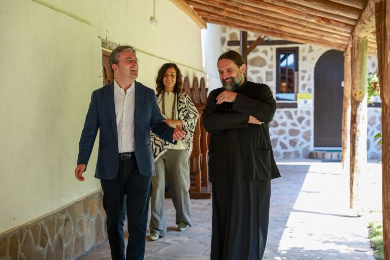 Ministar Nikola Selaković obišao radove na restauraciji manastira Temska: Država nastavlja sistemsko ulaganje u očuvanje kulturne baštine - Palanka info