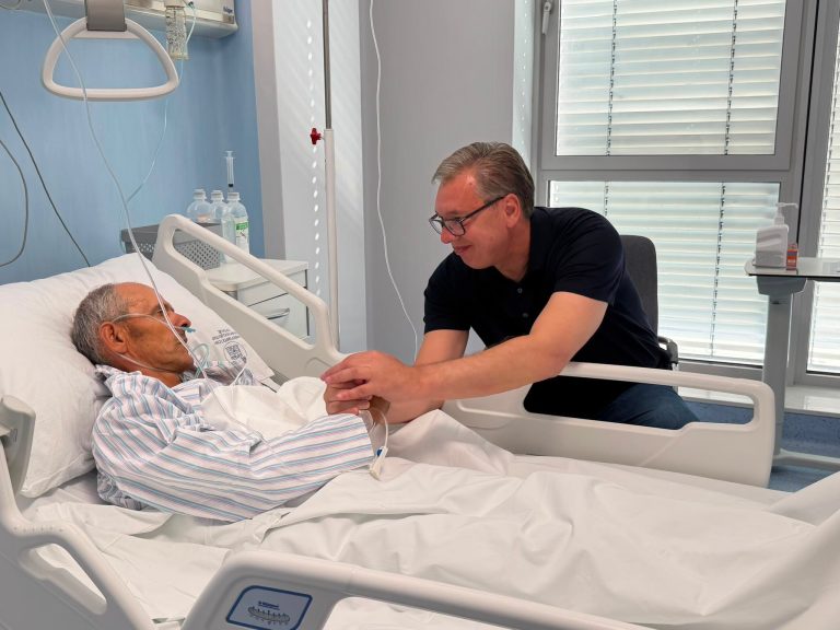 Predsednik Vučić posetio Nenada Raškovića u Kliničkom centru Srbije: Država čvrsto stoji uz svoj narod - Palanka info