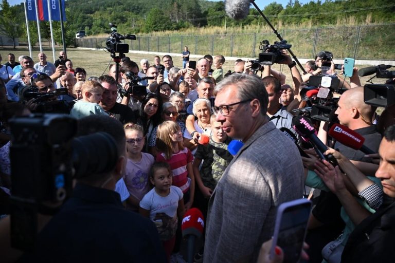 VUČIĆ U RADNOJ POSETI TOPLIČKOM OKRUGU: MILIONSKA ULAGANJA U PRIVREDU, INFRASTRUKTURU I BOLJI ŽIVOTNI STANDARD GRAĐANA - Palanka info