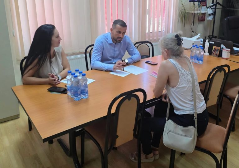 DIREKTNA KOMUNIKACIJA SA PACIJENTIMA: Rukovodstvo Doma zdravlja u Smederevskoj Palanci organizovalo prijem građana - Palanka info